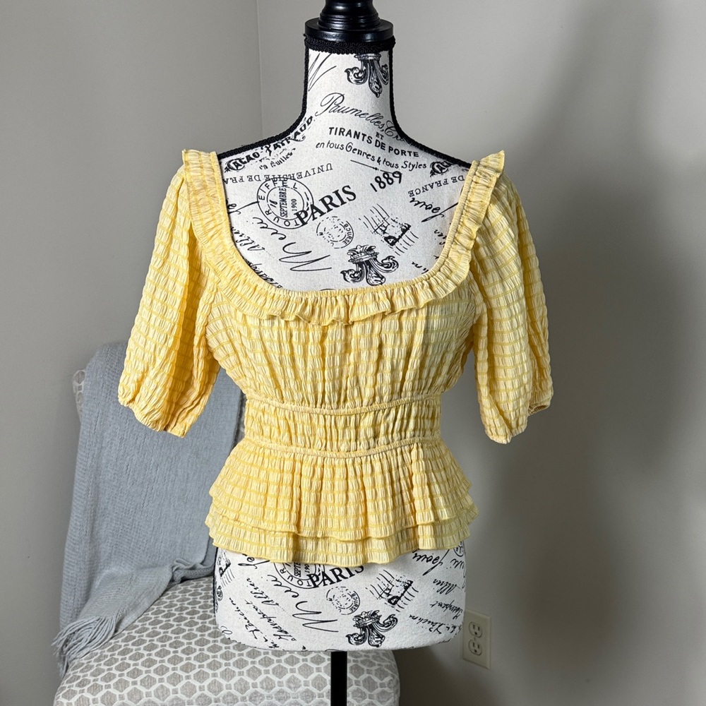 NWT Yellow Cropped Puff Sleeved Top